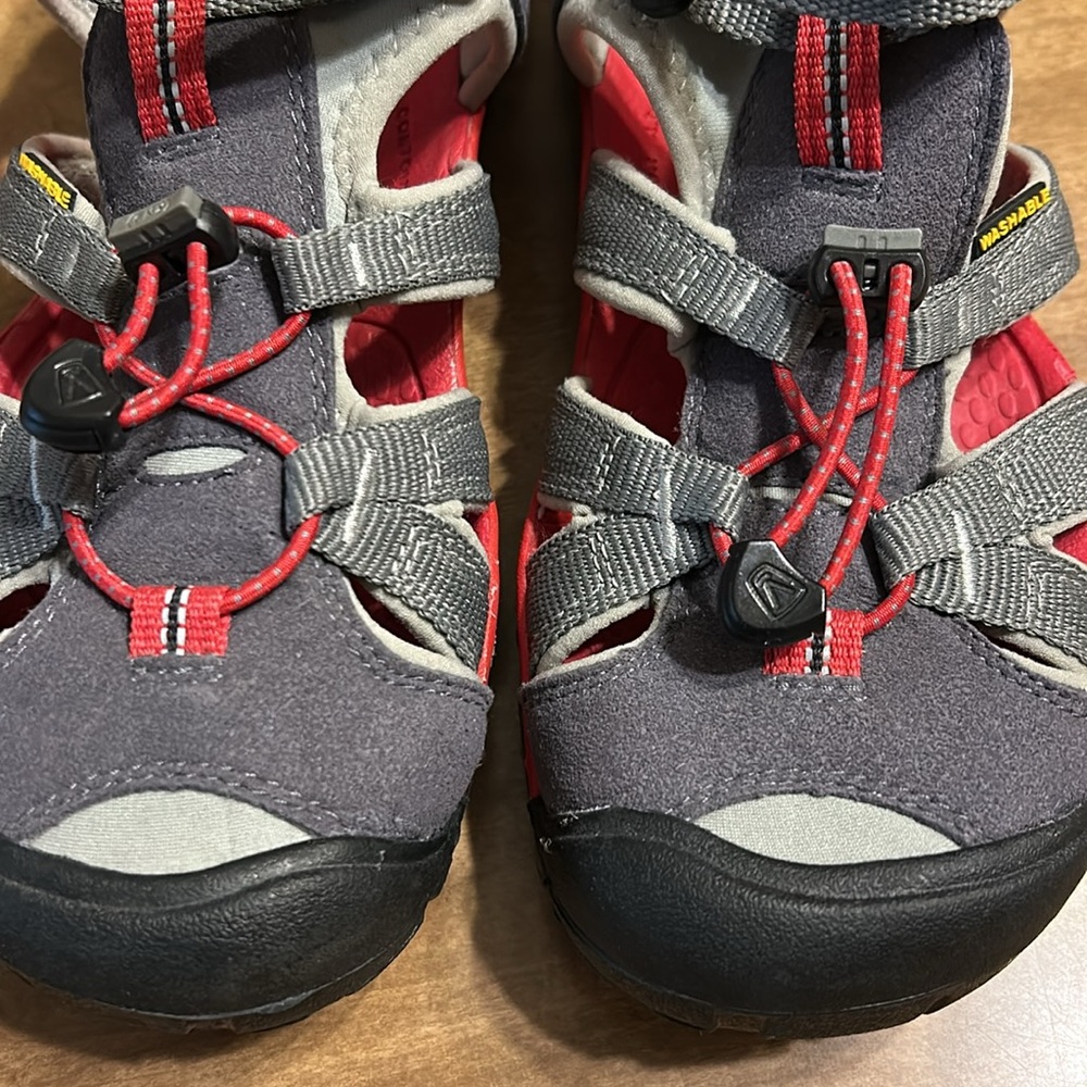 KEEN Seacamp II CNX Water Sandals Gray Red Kids US 5 EU 37 Hiking Shoes
G - Picture 12 of 17